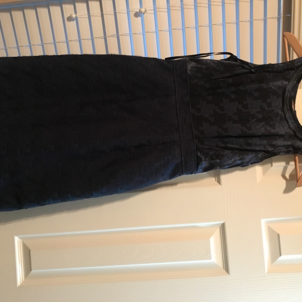 Dresses - Picture 14 of 16